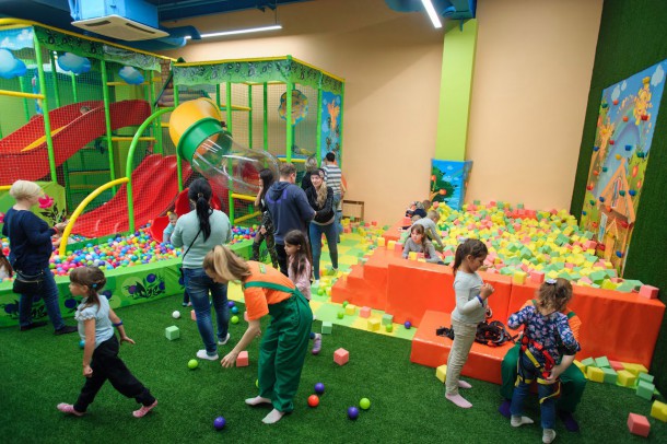 У БНК звернулася мешканка Вильгорта Аліна Фролова, яка заявила, що розважальний центр «Літо-парк» в Сиктивкарський ТРЦ «Максі» небезпечний для дітей
