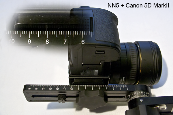 Для це на направляючі є спеціальні фіксуючі площадкі- упори і лінійка із зазначенням положення фотоапарата