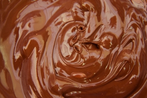 Щоб отримати розтоплений шоколад в мультиварці, використовуйте функцію «варіння на пару»